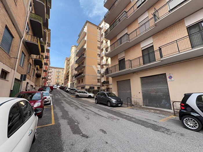 Appartamento trilocale in affitto in Via Giuseppe Di Vittorio, Semicentro, Campobasso