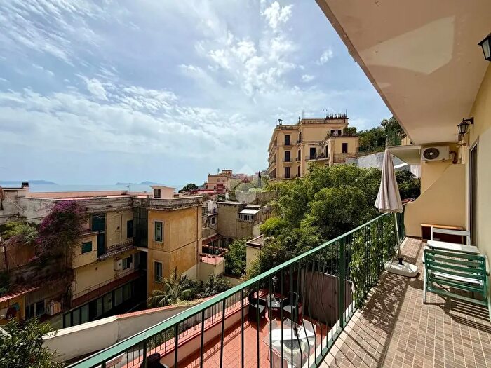 Appartamento quadrilocale in vendita in Via Parco Carelli, Napoli