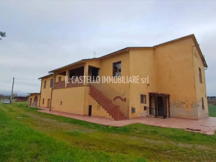 Casa con 9 locali in vendita in Via Lago Trasimeno, Torrita Di Siena