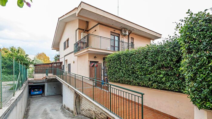 Appartamento trilocale in vendita in Via Giovanni Battista Bastianelli, Roma