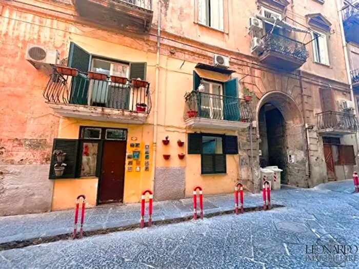 Appartamento trilocale in vendita in Via Egiziaca a Pizzofalcone, Napoli
