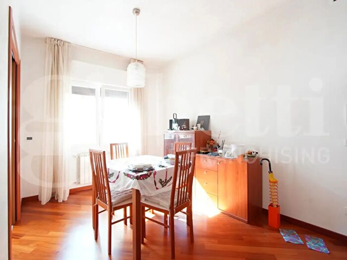 Appartamento trilocale in vendita in Via Vallon, Venezia