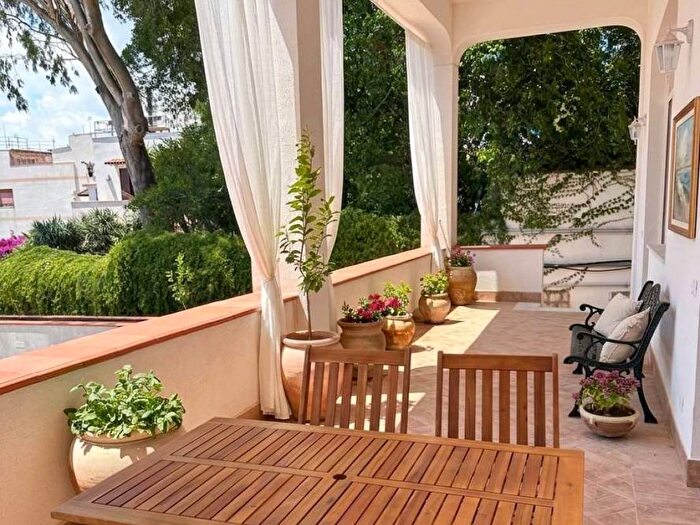 Appartamento con 5 locali in affitto in VIA NEREO, Mondello Valdesi, Palermo