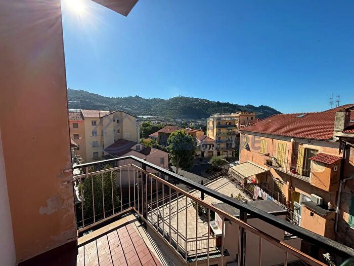 Appartamento trilocale in vendita in Viale Giuseppe Mazzini, Taggia