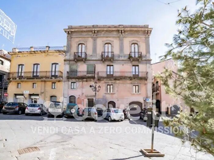 Appartamento quadrilocale in vendita in Piazza Lauria, Castiglione Di Sicilia