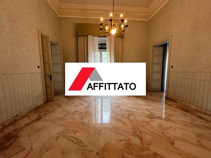 Appartamento con 10 locali in affitto in Catania