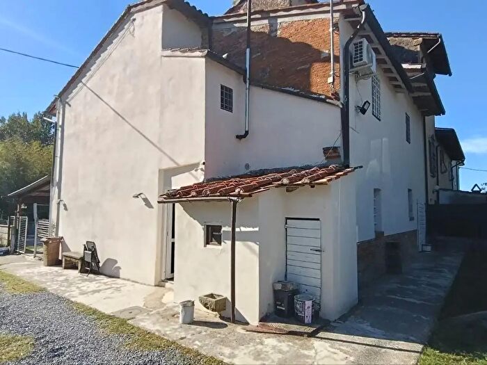 Casa con 6 locali in vendita in Fucecchio