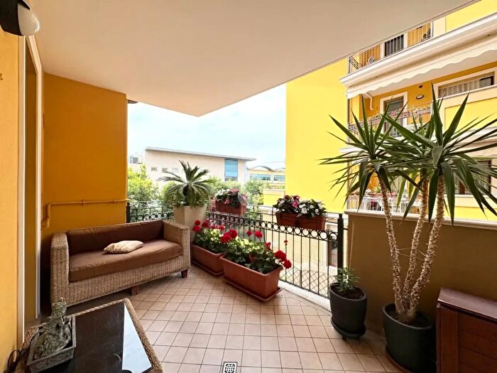 Appartamento trilocale in vendita in Via Pennabilli, Rimini