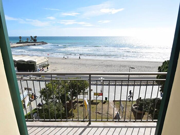 Appartamento trilocale in vendita in Via Marsala, Diano Marina