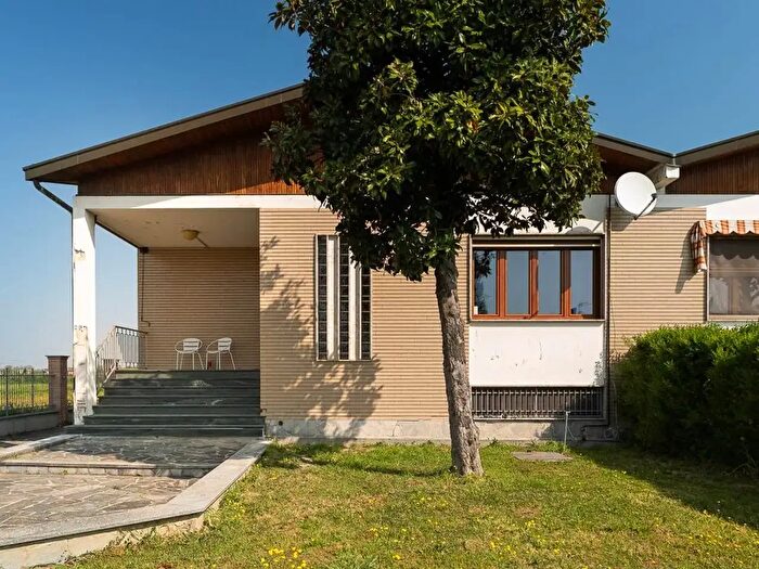 Casa con 6 locali in vendita in Via Piacenza, Voghera