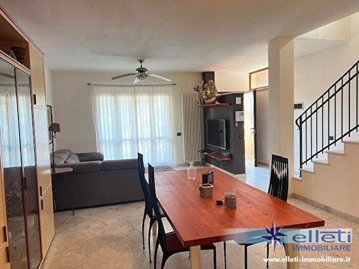 Casa con 7 locali in vendita in a Tinelli, Massa