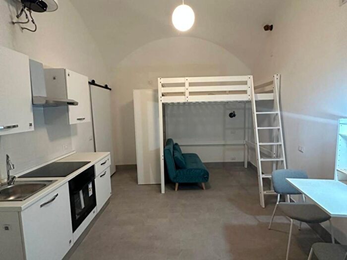 Appartamento monolocale in affitto in Vico Freddo a Donnalbina, Centro Storico, Napoli