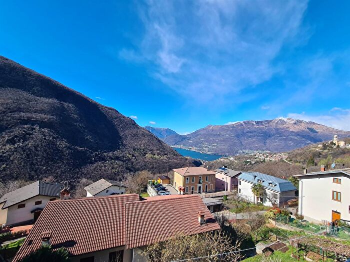 Appartamento con 9 locali in vendita in Via del Legno, Valvarrone