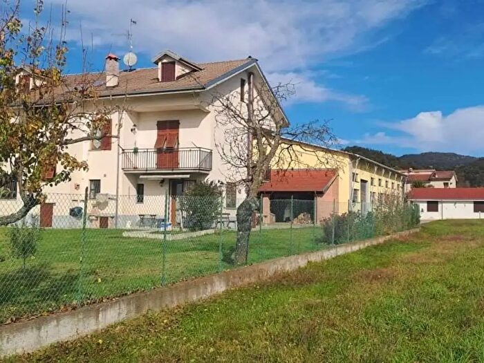 Casa con 7 locali in vendita in Tortona