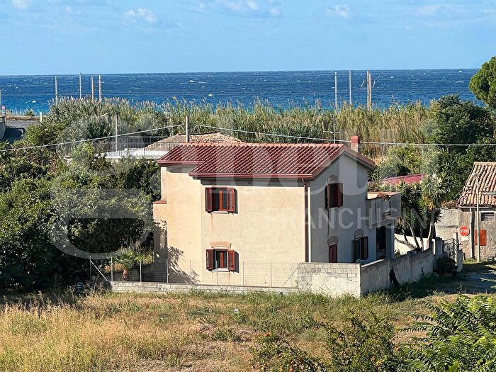 Casa con 6 locali in vendita in Via Trasimeno Snc, Amantea