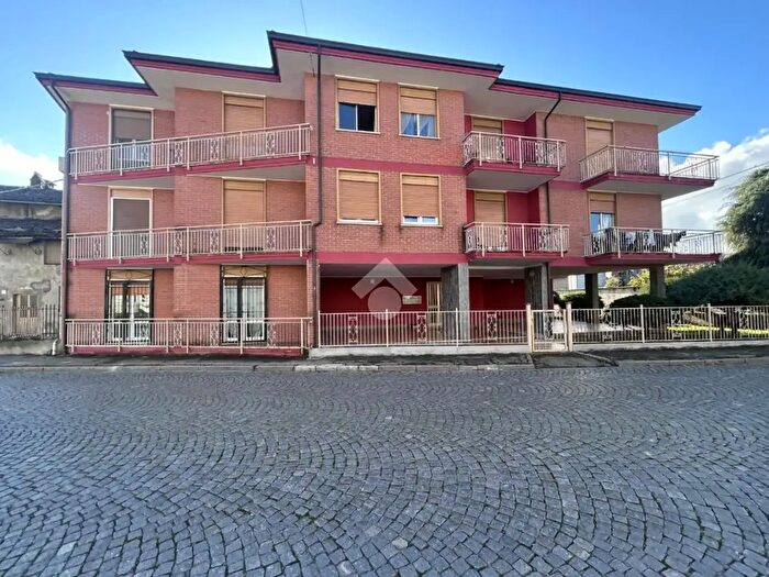 Appartamento quadrilocale in vendita in Via Giuseppe Garibaldi, Tronzano Vercellese
