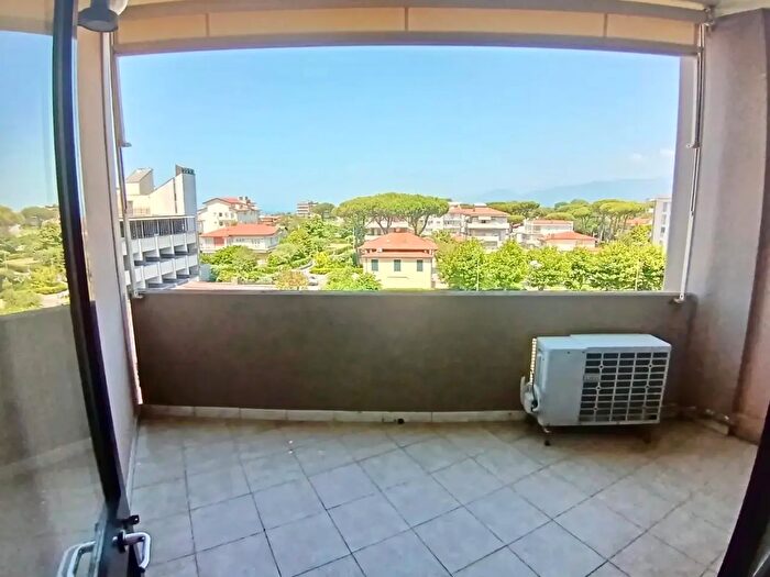 Appartamento bilocale in vendita in Le Cristoforo Colombo, Camaiore