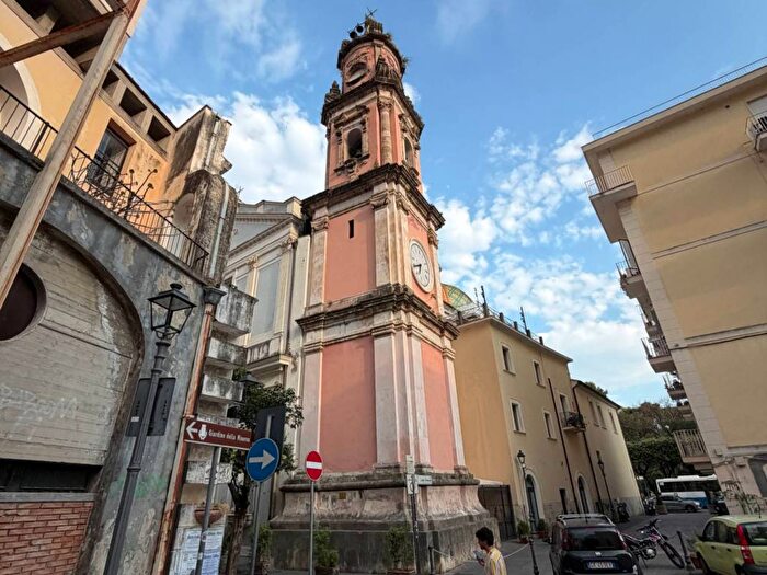 Appartamento quadrilocale in affitto in Via Fusandola, Centro Storico Teatro Verdi, Salerno