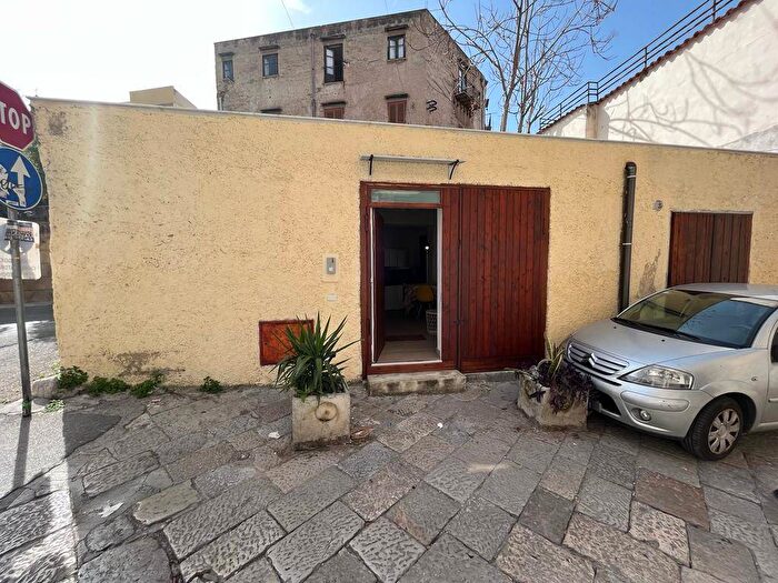 Casa trilocale in affitto in Via Beati Paoli, Tribunale, Palermo