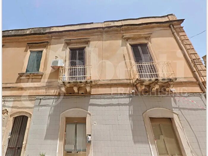 Appartamento trilocale in vendita in Via Montegrappa, Siracusa