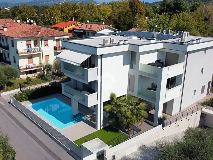 Appartamento trilocale in vendita in Via Rubinare, Lazise