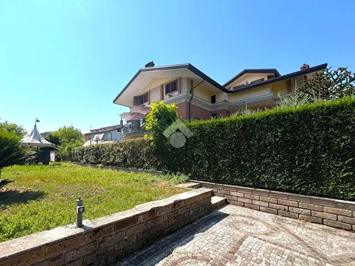Appartamento con 5 locali in vendita in Via Bosco Lucarelli, San Giorgio Del Sannio