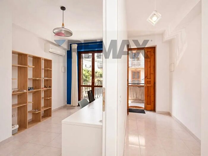 Appartamento con 5 locali in vendita in Via Savoia, Catania