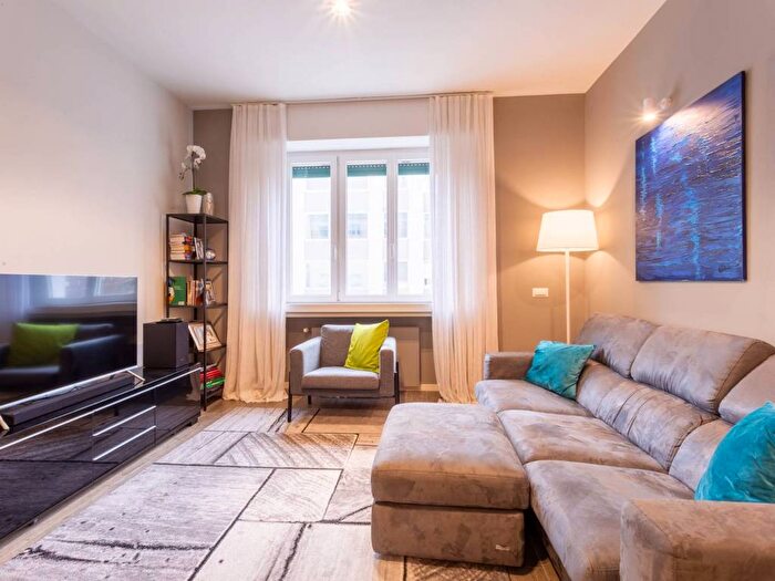 Appartamento trilocale in affitto in Via Alfredo Panzini, Pagano, Milano