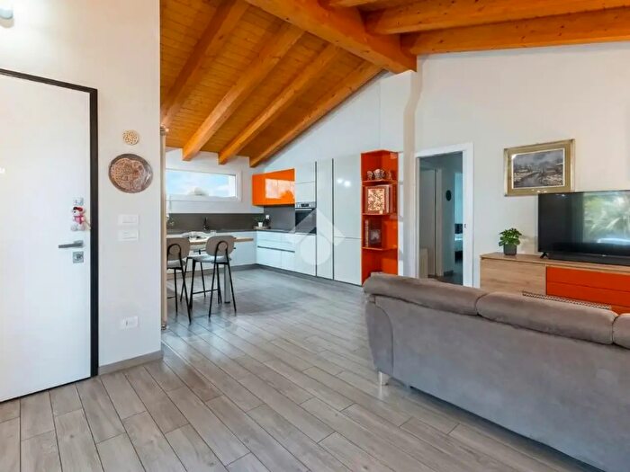 Casa quadrilocale in vendita in Via Montecuccoli, Missaglia