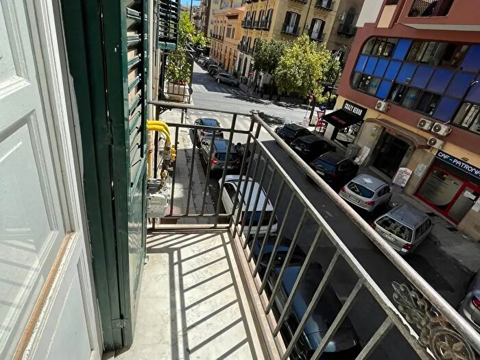 Appartamento quadrilocale in affitto in Via Ammiraglio Gravina, Palermo