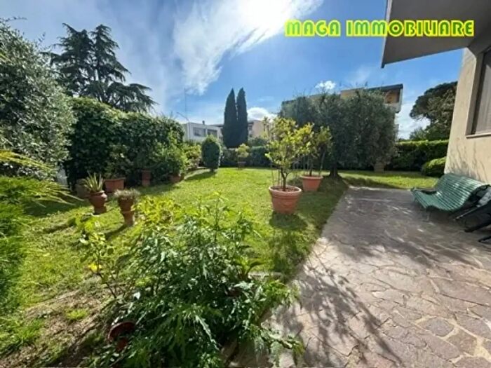 Appartamento con 5 locali in vendita in Campi Bisenzio