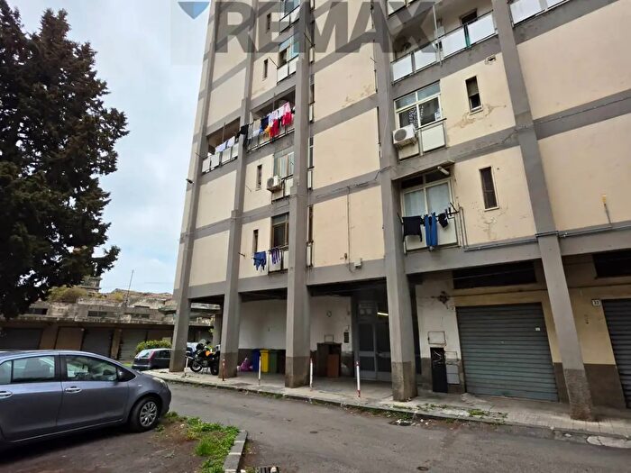 Appartamento bilocale in vendita in Via Largo Basilicata, Catania