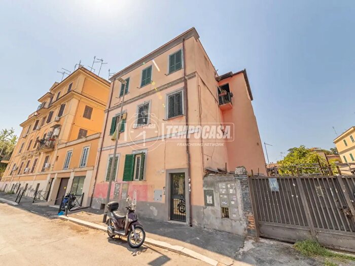 Appartamento trilocale in vendita in Via dei Juvenci, Roma