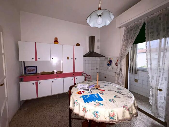 Appartamento con 5 locali in vendita in Vincenzo Cuoco, Pisa