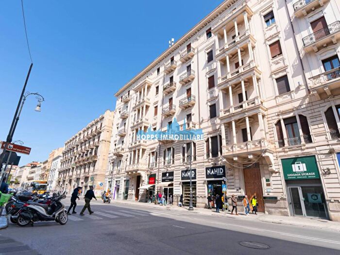 Appartamento con 5 locali in affitto in Via Roma, Kalsa, Palermo