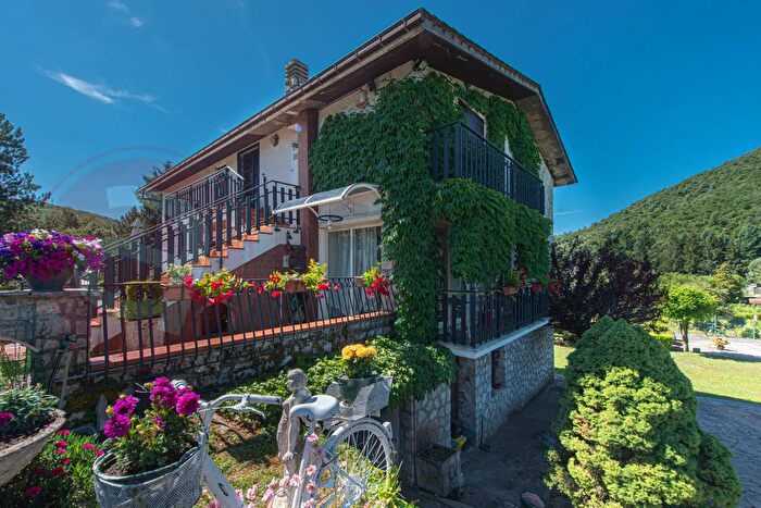 Casa con 14 locali in vendita in Via Selva di Anticoli Snc, Trevi Nel Lazio