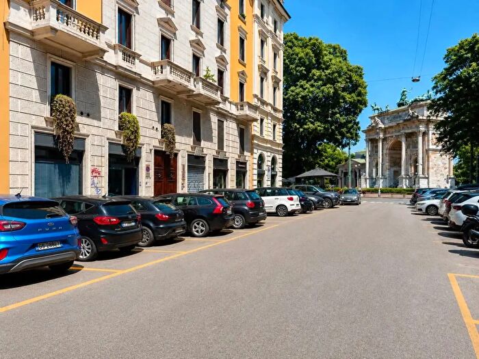 Appartamento trilocale in affitto in Abbondio Sangiorgio, Milano