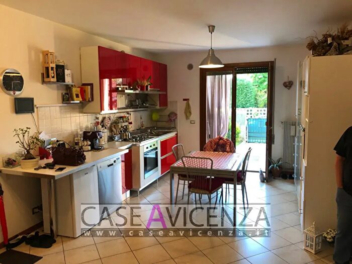 Appartamento trilocale in vendita in Via Fabiani, Barbarano Mossano