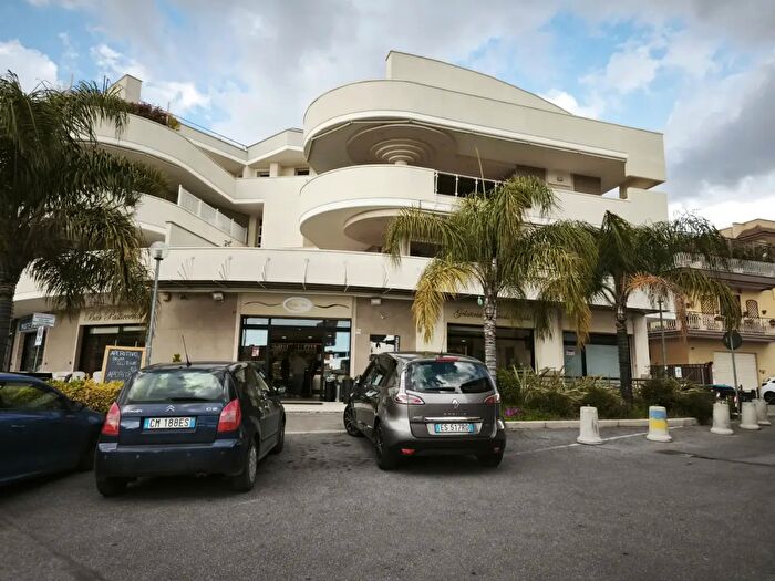 Appartamento quadrilocale in vendita in Via di Selva Candida a, Roma