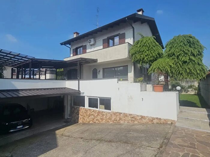 Casa quadrilocale in vendita in Via Sardegna, Parabiago