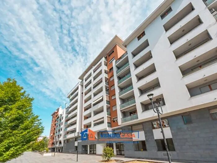 Appartamento trilocale in vendita in Via Isonzo, Torino