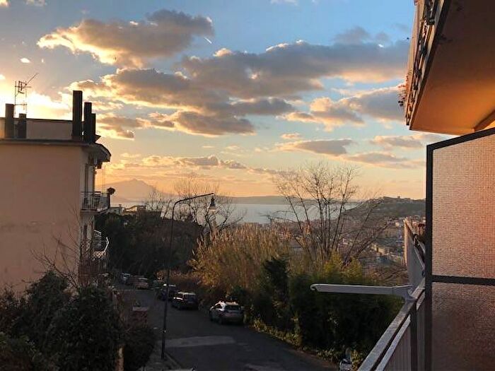 Appartamento quadrilocale in affitto in Via Generale Giovanni De Bonis, Posillipo, Napoli