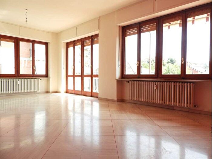 Appartamento con 5 locali in affitto in Piazza San Martino, Centro, Ciriè