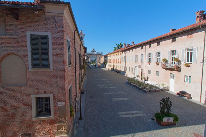 Appartamento trilocale in affitto in Via Vittorio Emanuele II, Cherasco