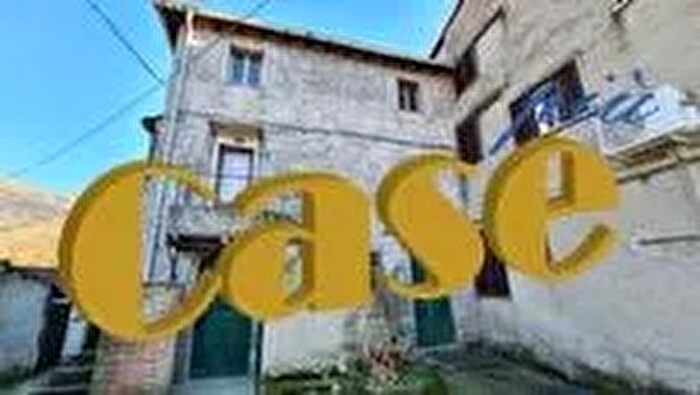 Casa con 6 locali in vendita in Camaiore