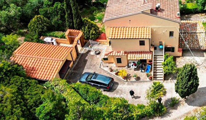 Appartamento quadrilocale in vendita in Via Valdana, Porto Azzurro
