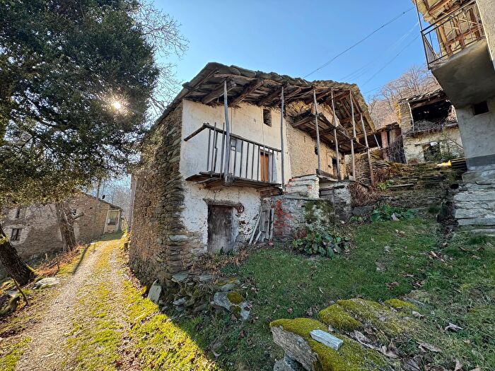 Casa quadrilocale in vendita in Borgata Borghini Snc, Paesana