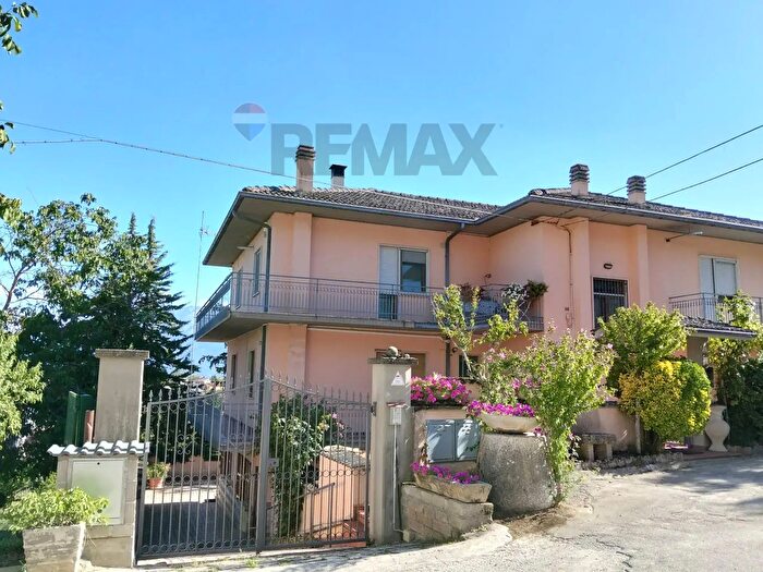 Appartamento con 5 locali in affitto in Via Sant'Onofrio, L'Aquila