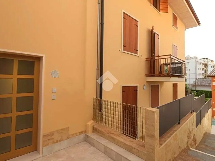Appartamento quadrilocale in vendita in Via Filippo Rosa Morando, Verona