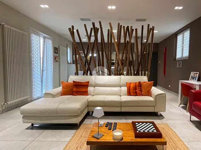 Appartamento con 6 locali in vendita in Via Cotta Cornelia, Asti